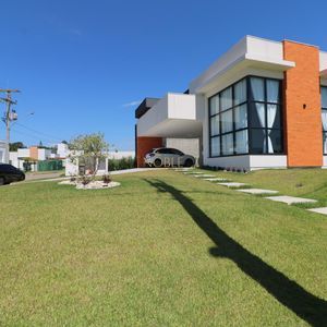 Casa de Condomínio com 262m², 3 dormitórios, 1 suíte, 2 vagas no Reserva das Águas em Torres para Comprar