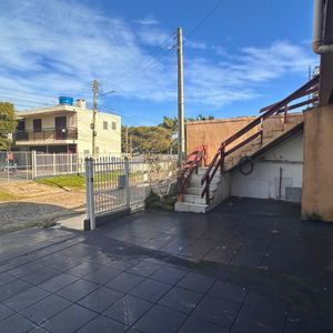 Casa, 6 dormitórios, 2 vagas no bairro Praia da Cal em Torres para Comprar