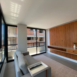 Apartamento com 60m², 2 dormitórios, 1 suíte, 1 vaga no Aston em Torres para Comprar