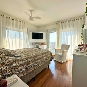 Sobrado com 350m², 4 dormitórios, 4 suítes, 2 vagas no bairro Centenário em Torres para Comprar