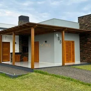 Casa com 94m², 2 dormitórios, 1 vaga no bairro Praia Itapeva em Torres para Comprar