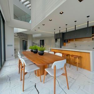 Casa de Condomínio com 591m², 5 dormitórios, 5 suítes, 2 vagas no Ocean Side em Torres para Comprar