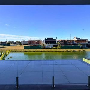 Casa com 265m², 3 dormitórios, 3 suítes, 2 vagas no Condomínio Ilhas Park em Torres para Comprar