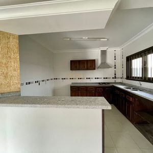 Casa com 180m², 4 dormitórios, 4 suítes, 2 vagas no bairro Praia da Cal em Torres para Comprar