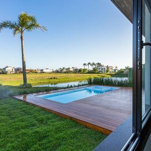 Casa de Condomínio com 218m², 3 dormitórios, 3 suítes, 2 vagas no Condomínio Ilhas Park em Torres para Comprar