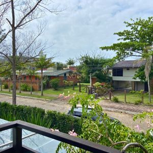 Casa com 518m², 5 dormitórios, 2 suítes, 2 vagas no bairro Praia Grande em Torres para Comprar