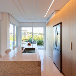 Casa com 263m², 3 dormitórios, 3 suítes, 2 vagas no Reserva das Águas em Torres para Comprar