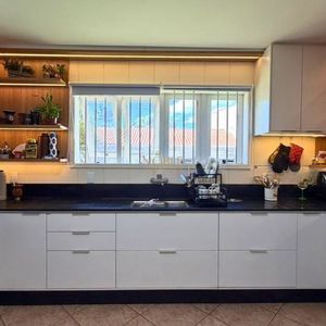 Casa com 209m², 3 dormitórios, 1 suíte, 2 vagas no bairro Igra em Torres para Comprar