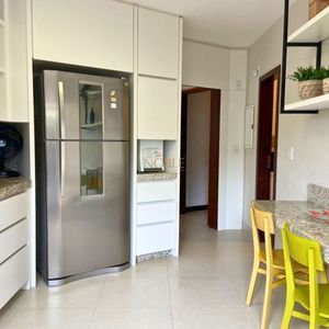 Casa com 518m², 5 dormitórios, 2 suítes, 2 vagas no bairro Praia Grande em Torres para Comprar