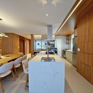 Apartamento com 165m², 3 dormitórios, 3 suítes, 3 vagas no Vanguard em Torres para Comprar