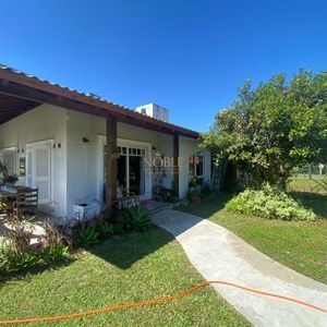 Casa com 135m², 3 dormitórios, 1 suíte, 1 vaga no bairro Bela Vista em Passo de Torres para Comprar