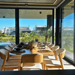 Casa de Condomínio com 476m², 5 dormitórios, 5 suítes, 2 vagas no Ocean Side em Torres para Comprar