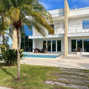 Casa com 600m², 4 dormitórios, 1 suíte, 4 vagas no bairro Igra Norte em Torres para Comprar