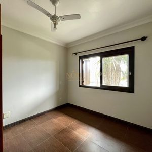 Casa com 180m², 4 dormitórios, 4 suítes, 2 vagas no bairro Praia da Cal em Torres para Comprar