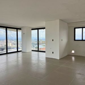 Apartamento com 130m², 4 dormitórios, 3 suítes, 2 vagas no Mirage em Torres para Comprar