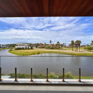 Casa de Condomínio com 348m², 4 dormitórios, 3 suítes, 2 vagas no Condomínio Ilhas Park em Torres para Comprar