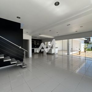 Casa com 282m² e 3 dormitórios no bairro Universitário em Lajeado para Comprar