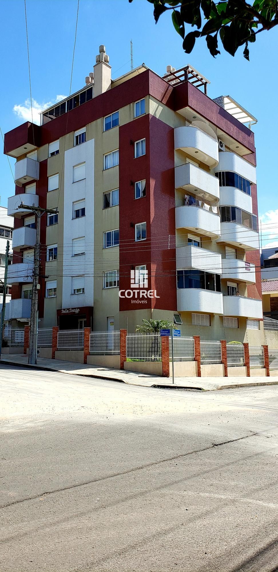 Apartamento para venda com 3 dormitórios, suíte e garagem no Bairro Dores