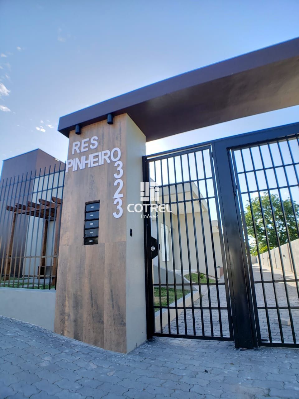 Casa no Residencial Pinheiro 2 dormitórios sendo 1 suíte e 1 vaga de garagem loc