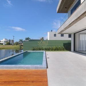 Casa de Condomínio com 360m², 4 dormitórios, 4 suítes, 2 vagas no Condomínio Ilhas Park em Torres para Comprar