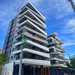 Apartamento com 72m², 2 dormitórios, 1 suíte, 1 vaga no Majestic Residencial em Torres para Comprar