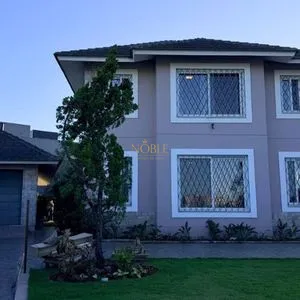 Casa com 243m², 4 dormitórios, 1 suíte, 2 vagas no bairro Stan em Torres para Comprar