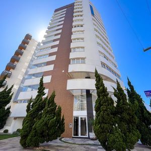 Apartamento com 131m², 3 dormitórios, 3 suítes, 2 vagas no Cortemaggiore em Torres para Comprar