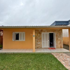 Casa com 101m², 2 dormitórios no bairro Igra Sul em Torres para Comprar