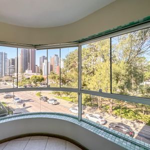 Apartamento com 92m², 2 dormitórios, 1 suíte, 1 vaga no Solar da Praça em Torres para Comprar