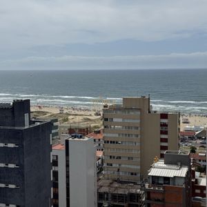 Apartamento com 90m², 2 dormitórios, 2 suítes, 2 vagas no Maui Residencial em Torres para Comprar