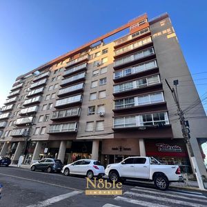 Apartamento com 91m², 2 dormitórios, 1 suíte no Torre de Prata em Torres para Comprar