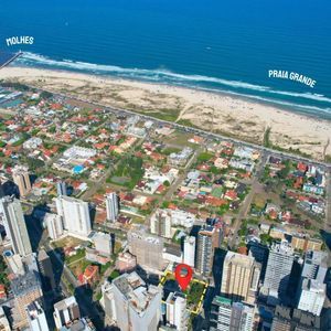 Apartamento com 97m², 2 dormitórios, 2 suítes, 2 vagas no Oceano Home Resort em Torres para Comprar