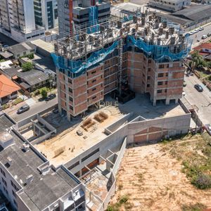 Apartamento com 84m², 2 dormitórios, 2 suítes, 1 vaga no Punta Del Sole em Torres para Comprar