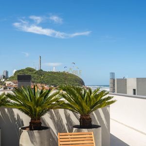 Apartamento com 74m², 2 dormitórios, 1 suíte, 2 vagas no Essenza em Torres para Comprar