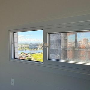 Apartamento, 2 dormitórios, 2 suítes, 2 vagas no Punta Del Sole em Torres para Comprar