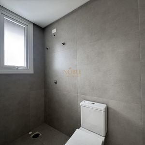 Apartamento com 90m², 2 dormitórios, 2 suítes, 2 vagas no Maui Residencial em Torres para Comprar