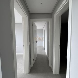 Apartamento com 77m², 2 dormitórios, 1 suíte, 2 vagas no Maui Residencial em Torres para Comprar