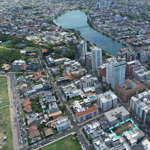 Apartamento com 101m², 2 dormitórios, 1 suíte, 2 vagas no POSH em Torres para Comprar