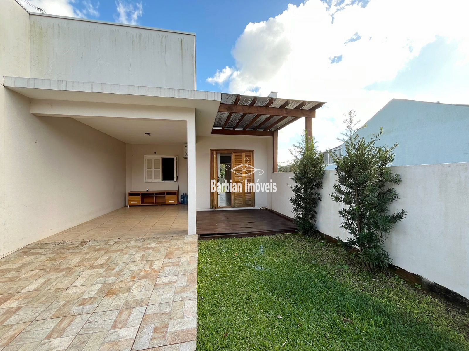 Casa à venda com 2 quartos, 62m² - Foto 1