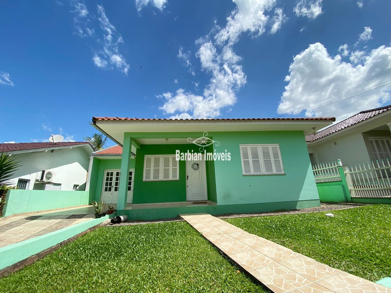 Casa à venda com 3 quartos, 108m² - Foto 2