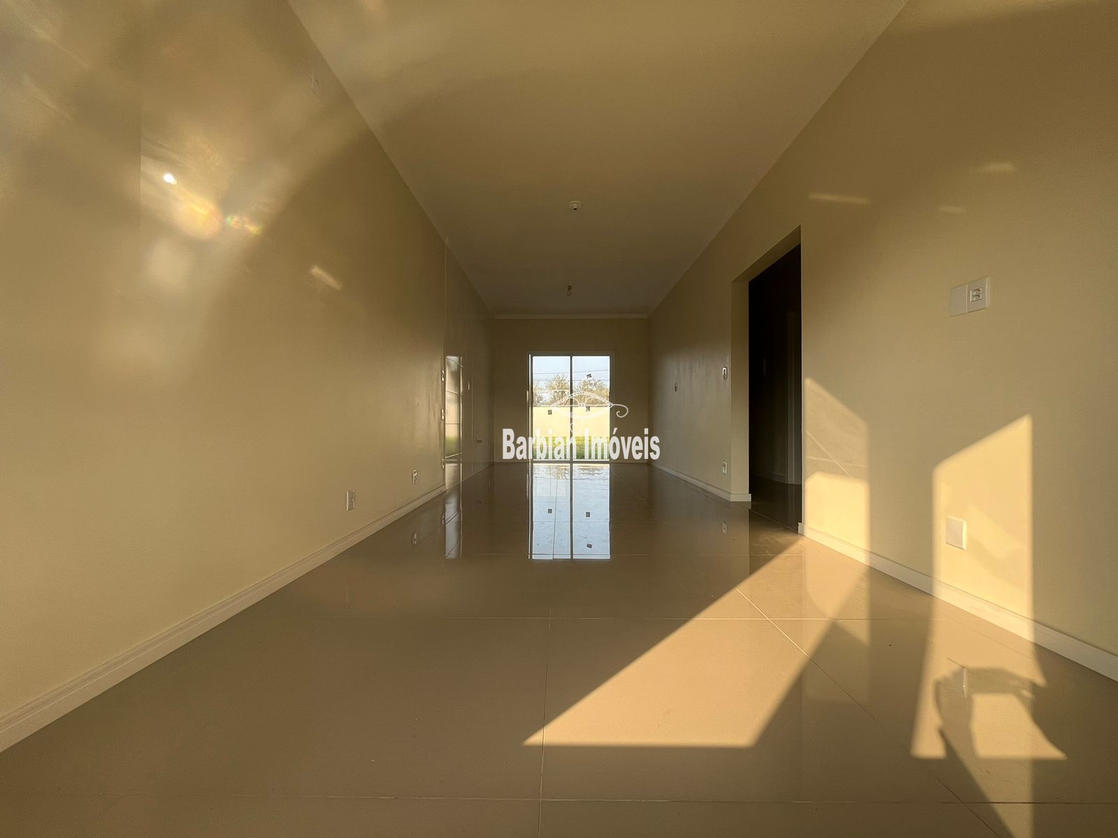 Casa à venda com 3 quartos, 110m² - Foto 2