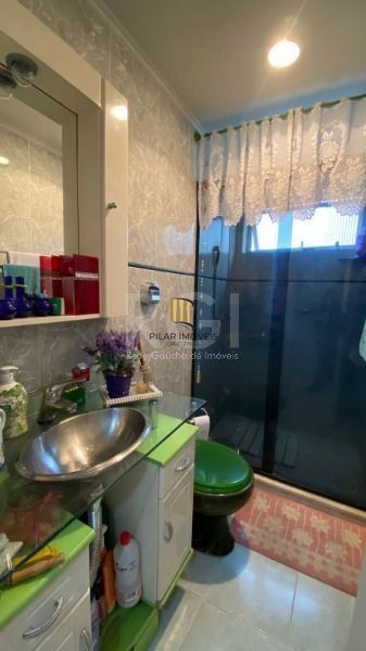 Apartamento em Porto Alegre, no bairro Cristal, com 2 dormitório(s), e 2 banheir
