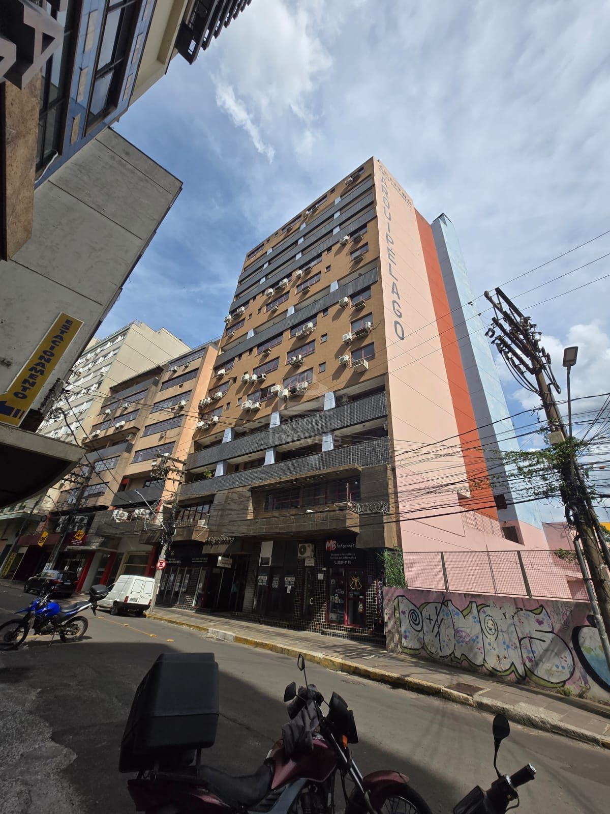 Sala comercial para alugar  no Centro - Santa Maria, RS. Imóveis