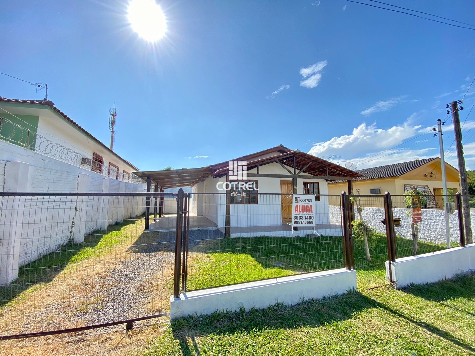 Casa 3 dormitórios 2 vaga de garagem localizada no Bairro Camobi na cidade de Sa
