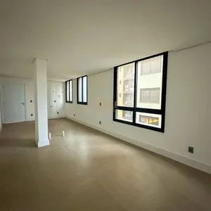Apartamento com 97m², 2 dormitórios, 2 suítes, 2 vagas no Praça Quatro em Torres para Comprar