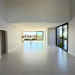 Casa com 335m², 4 dormitórios, 4 suítes, 2 vagas no Reserva das Águas em Torres para Comprar