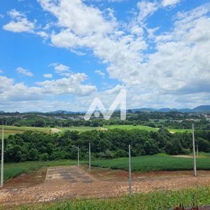 Geminado com 64m² e 2 dormitórios no bairro Floresta em Lajeado para Comprar