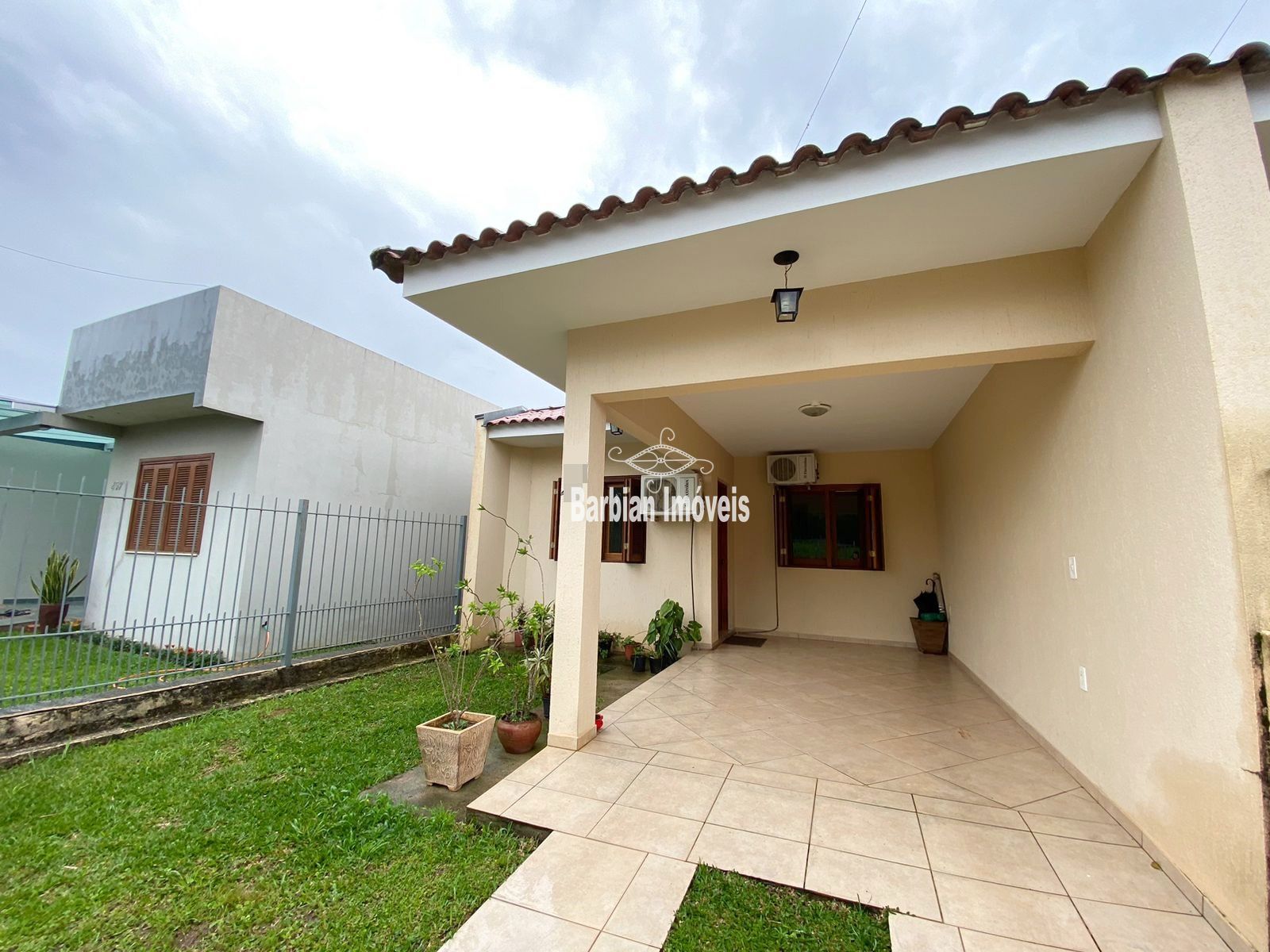 Casa à venda com 2 quartos, 59m² - Foto 1