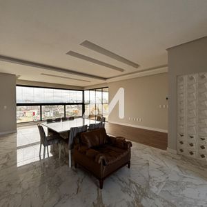 Apartamento com 208m² e 3 dormitórios no bairro Centro em Lajeado para Comprar