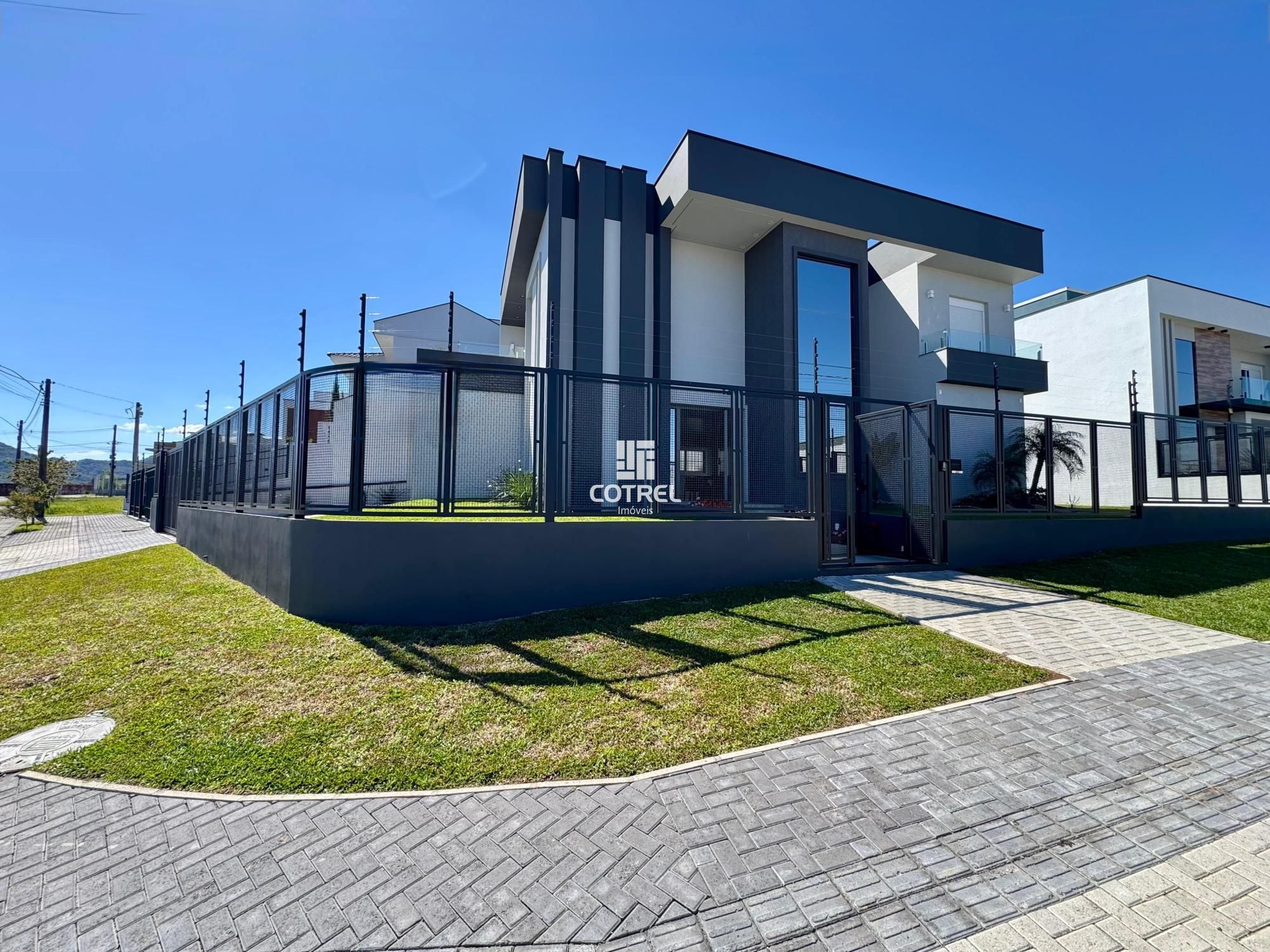 Casa  à Venda com 04 suítes 1 lavabo e 02 vagas de garagem localizada no bairro